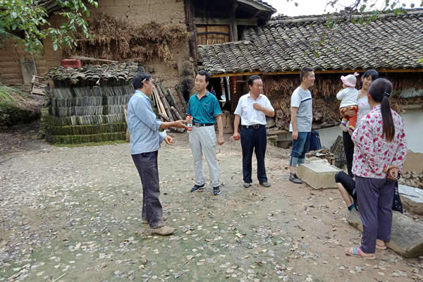 隴運集團公司檢查指導琵琶鎮寧強村幫扶工作