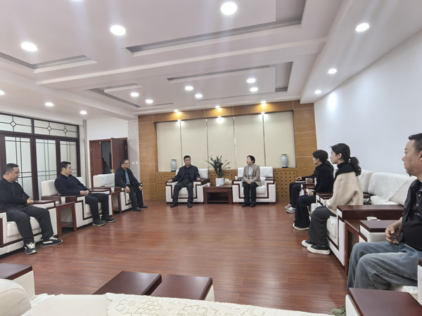 隴運集團潤華旅游客運公司、晟游天下旅行社與隴南師范學院歷史文化與旅游學院達成見習合作意向